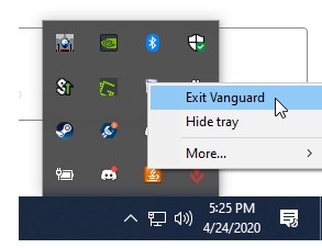 Uno screenshot che mostra la barra delle applicazioni di Windows. È stato fatto clic destro sull'icona di Riot Vanguard e il puntatore è posizionato sul testo "Exit Vanguard."
